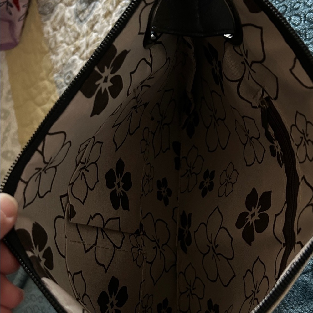 Tricolor Faux Leather Wristlet - Picture 5 of 8